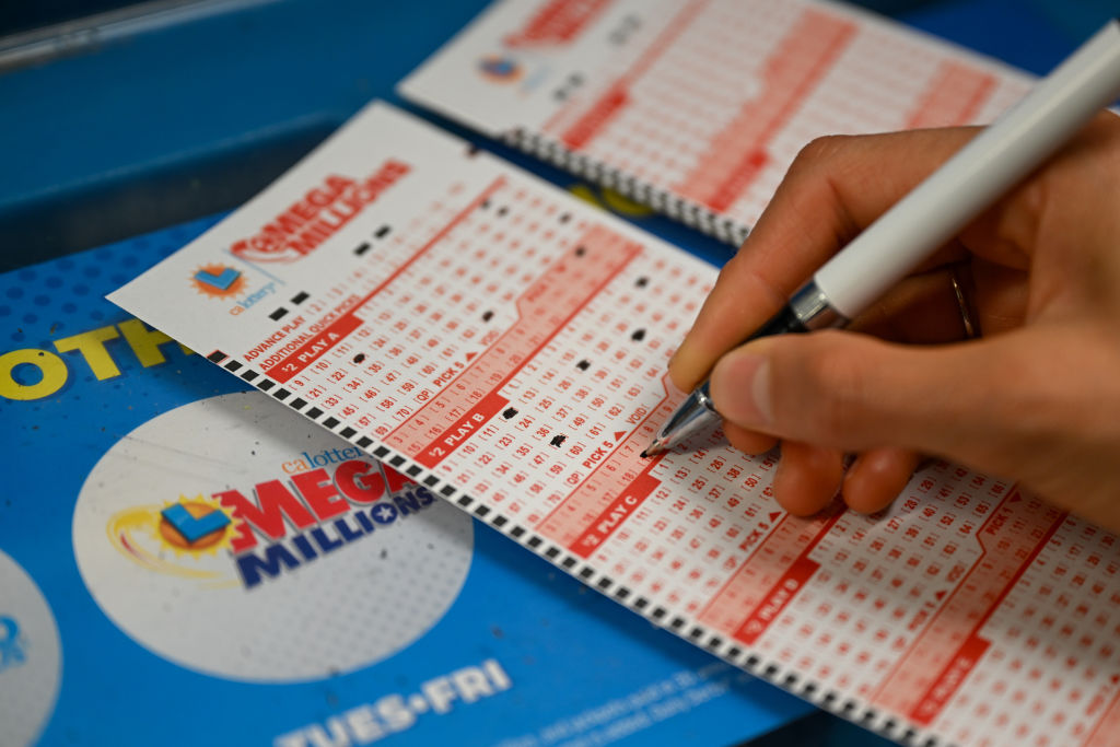 Chatty Consequences: Maine’s $1.3B Lottery Winner Sues Baby Mama For Telling His Parents He Won